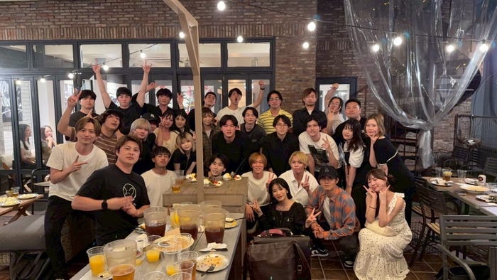 (写真中央)宮田魁氏/提供画像