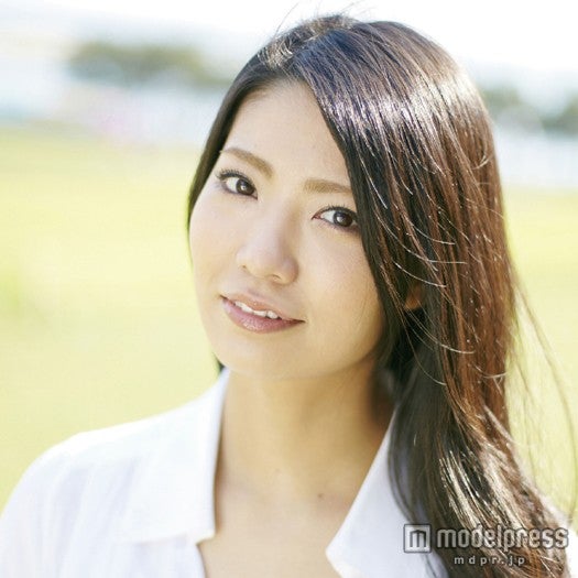 倉持明日香ソロデビューCDジャケット（B．L．T．）