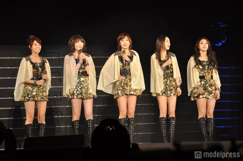 「Kiss」でパフォーマンスしたKARA