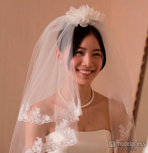 ウエディングドレス姿の松井珠理奈