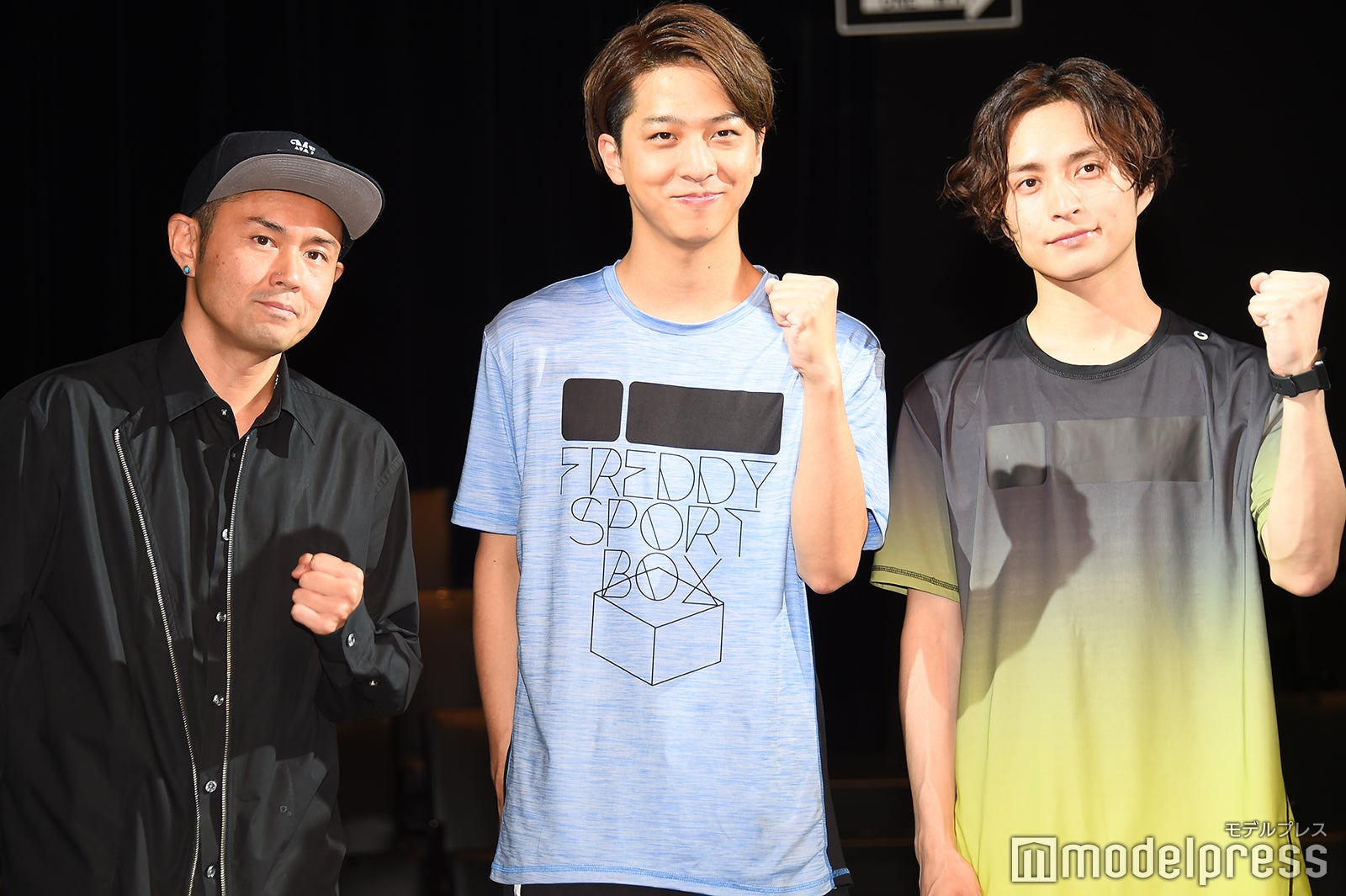 （左から）TETSUHARU氏、寺西拓人、矢田悠祐（C）モデルプレス