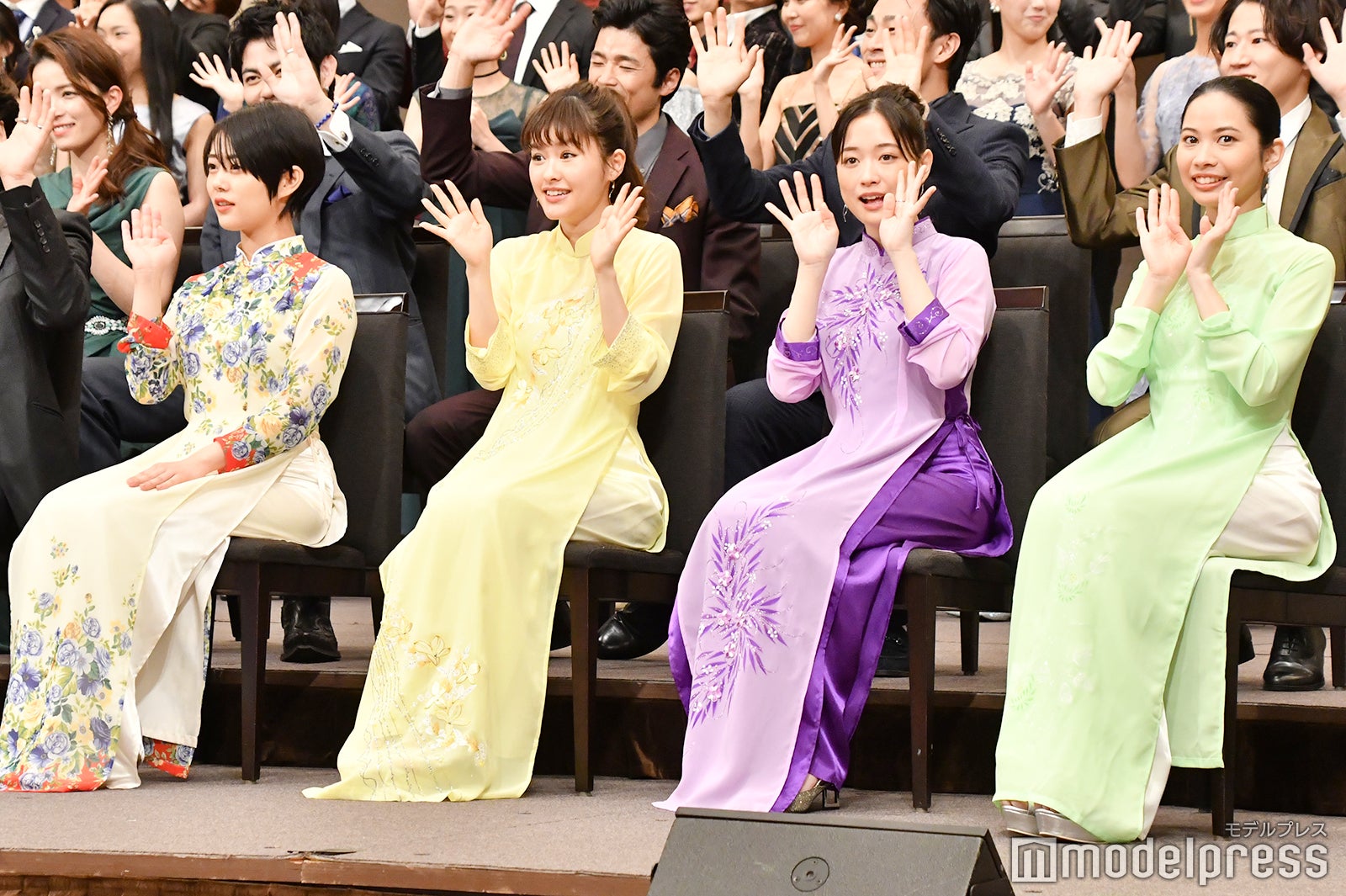 （左から）高畑充希、昆夏美、大原櫻子、屋比久知奈（C）モデルプレス