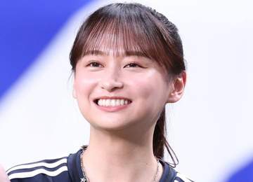 「ピチピチがまた」「破壊力が強すぎる」W杯現地取材の美人女優が衝撃タイトなユニ姿 サイズは「キッズの130」告白にSNS騒然「スタイルよすぎ」「破壊力が・・・」