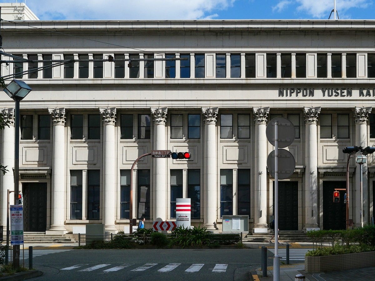 柱が印象的な日本郵船歴史博物館