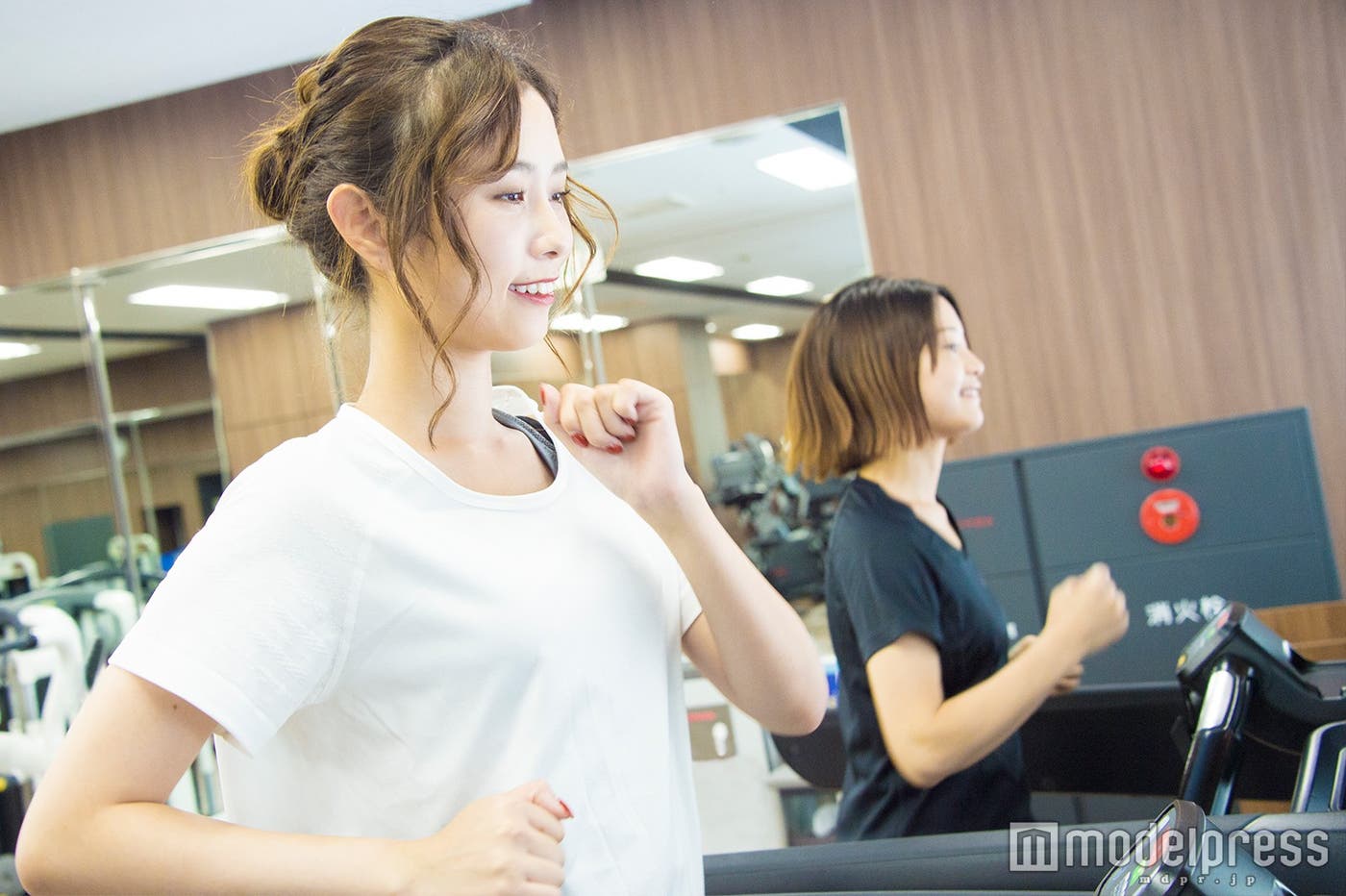 テレビがついたマシンもあり、飽きずにトレーニングする工夫も(C)モデルプレス