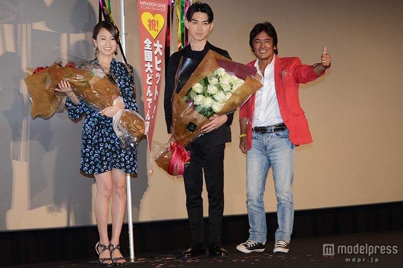 （左から）前田敦子、松田翔太、松崎しげる（C）2015 乾くるみ／「イニシエーション・ラブ」製作委員会