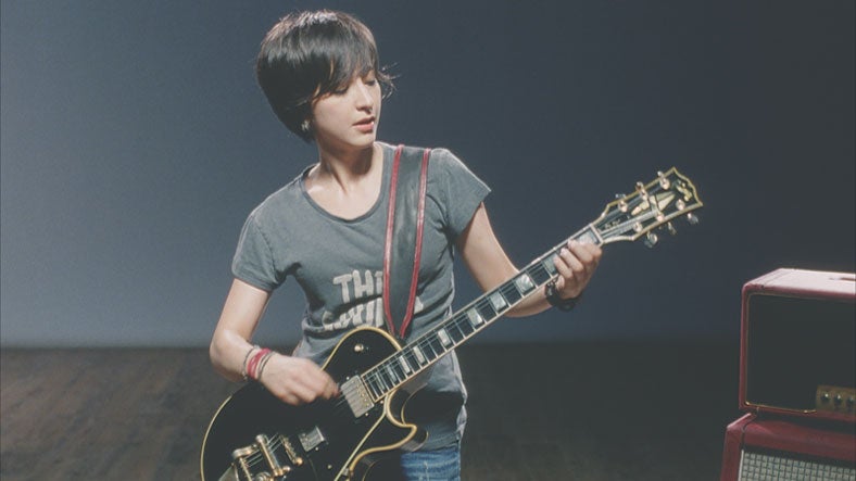 滝川クリステル／「コカ・コーラ ゼロ」新CM「Rock‘n’Roll Newscaster」篇