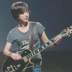 滝川クリステル/「コカ・コーラ ゼロ」新CM「Rock‘n’Roll Newscaster」篇