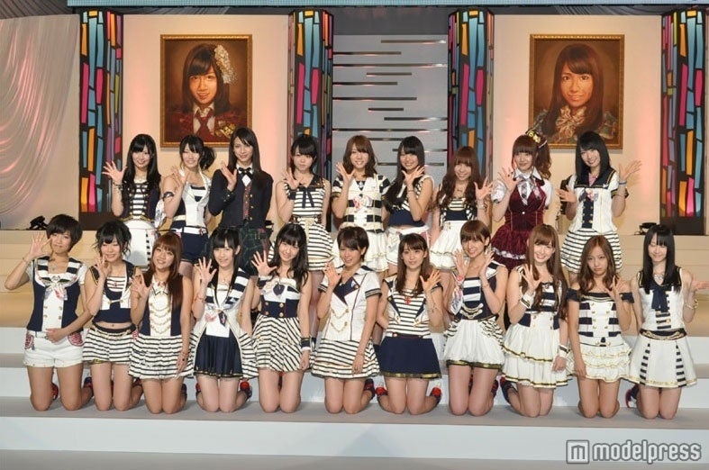 画像2/2) AKB48、クリスマスコスプレ披露 ミニスカサンタなど