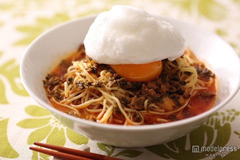 担々麺メレンゲのせ／「saita」1月号より／画像提供：セブン&アイ出版