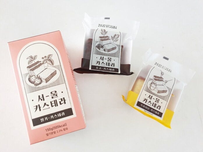 写真左は筆者おすすめのイチゴ味カステラ。右はバラ売りされているオリジナル味とチョコ味