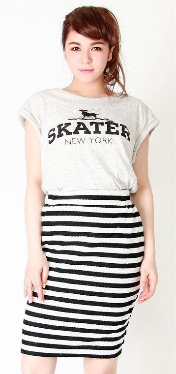 マリンボーダーハイウエストペンシルスカート「salus」4,212円（税込）