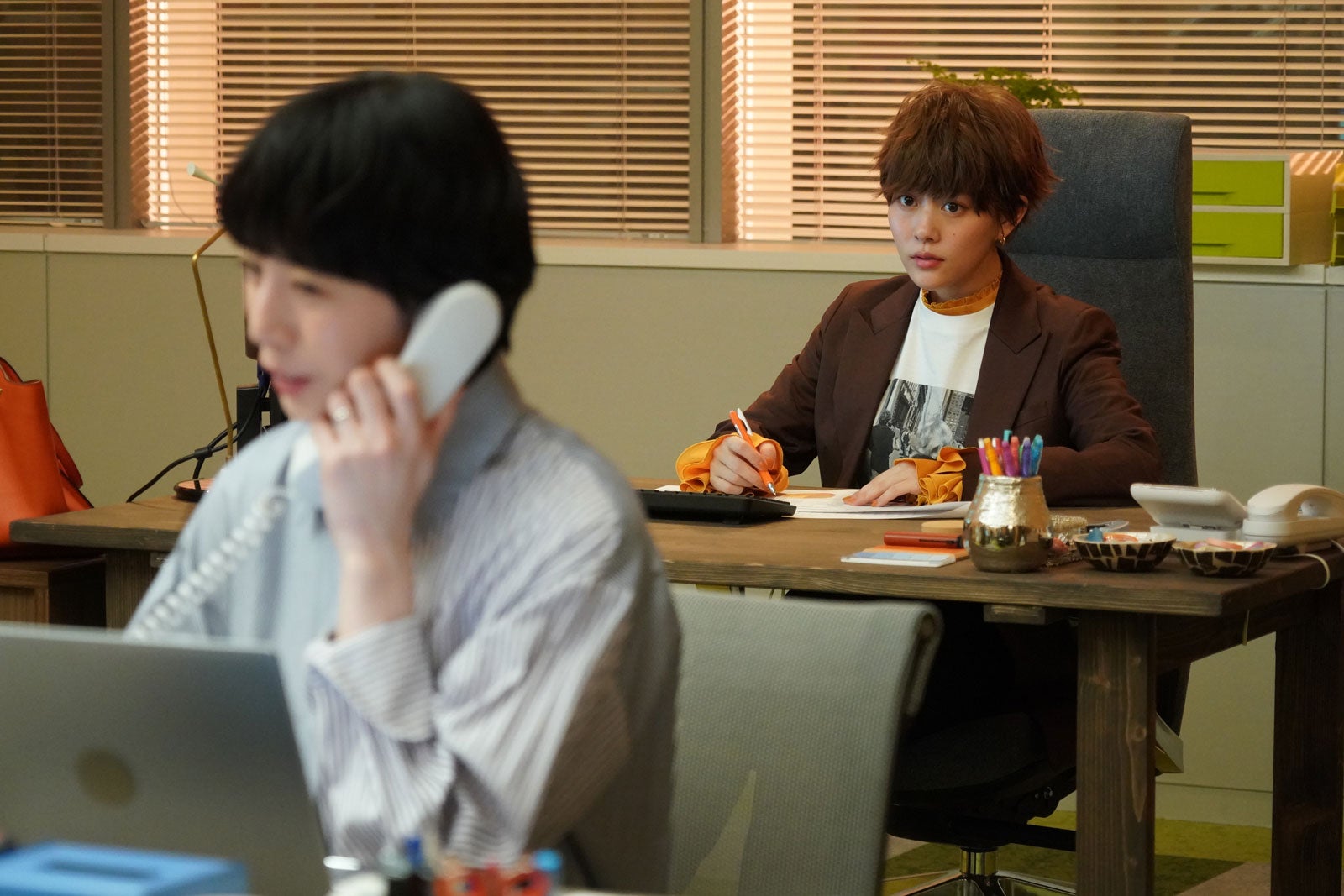 夏帆、高畑充希／「ムチャブリ！　わたしが社長になるなんて」第7話より（C）日本テレビ