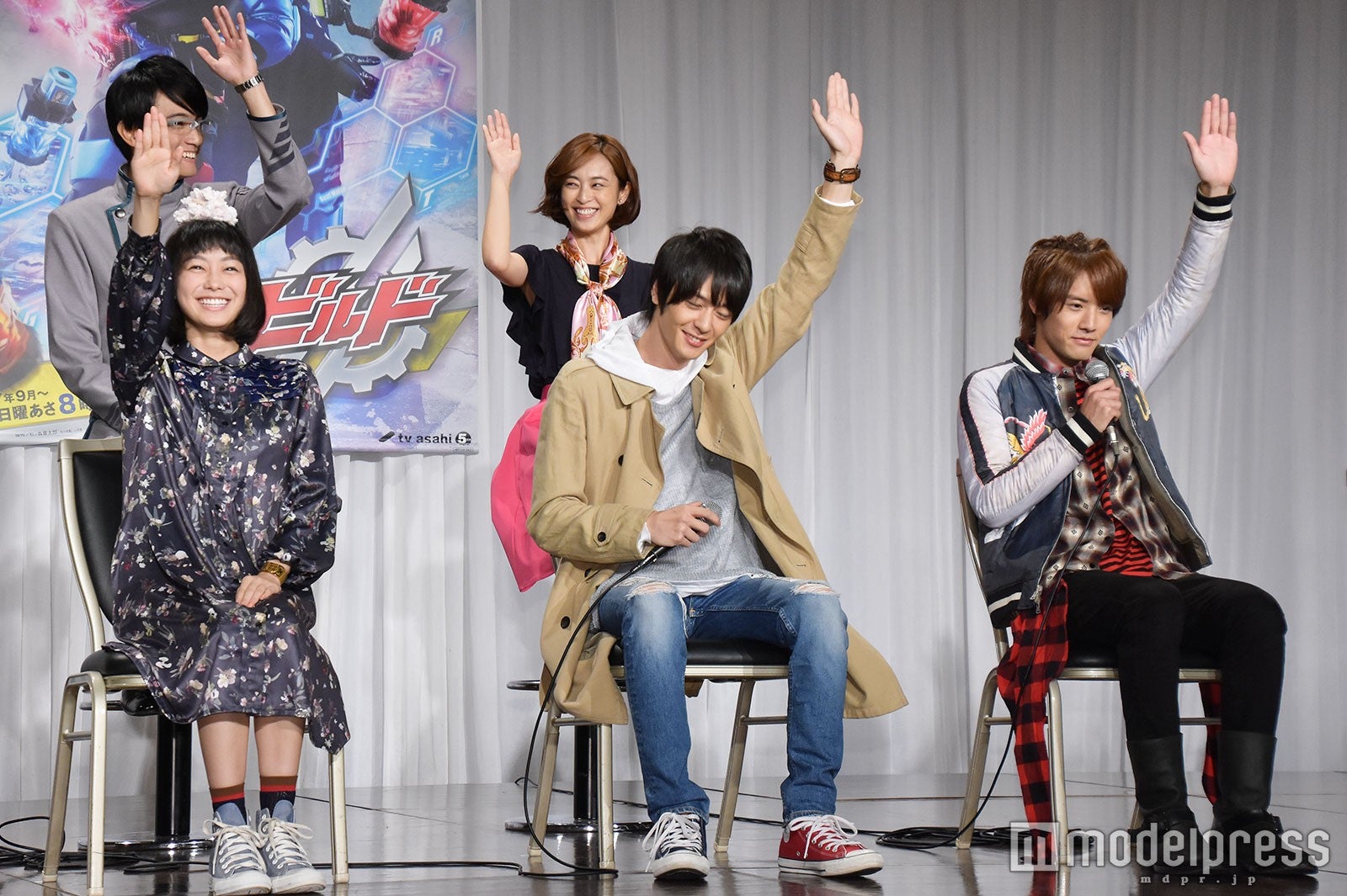 （前列）高田夏帆、犬飼貴丈、赤楚衛二（後列）越智友己、滝裕可里（C）モデルプレス