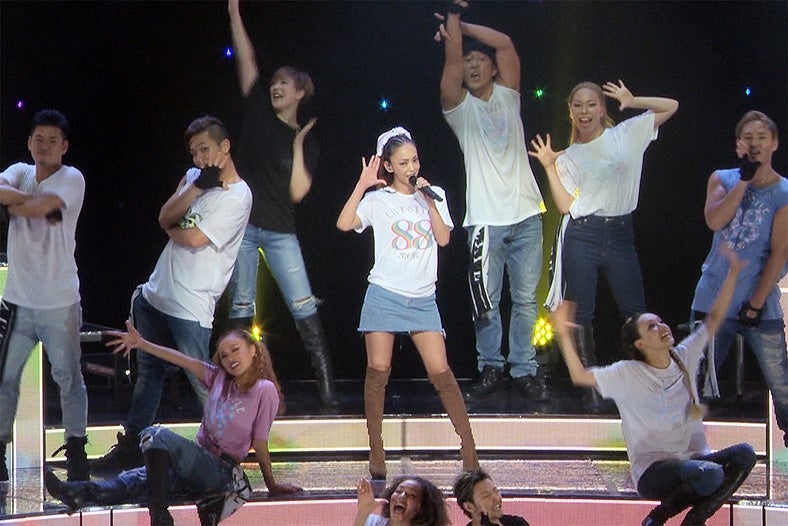 安室奈美恵“初お披露目”で観客沸かす　怒涛の27曲ノンストップ熱唱 