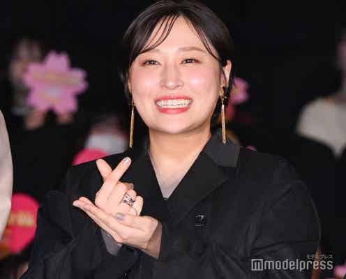 丸山礼、顔面青塗りミャクミャクコスプレが話題「完成度高すぎ」「破壊力すごい」と反響