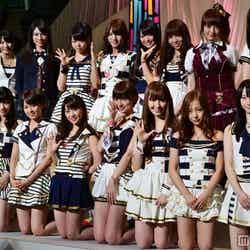 「AKB48 紅白対抗歌合戦」の紅組キャプテンは高橋みなみ、白組キャプテンは大島優子に