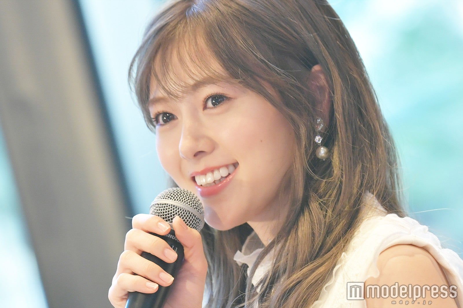 乃木坂46白石麻衣、超接近イベントで大歓声　絶賛に照れ