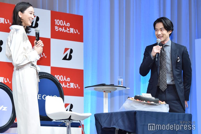竹野内豊のバースデーをサプライズで祝福 (C)モデルプレス