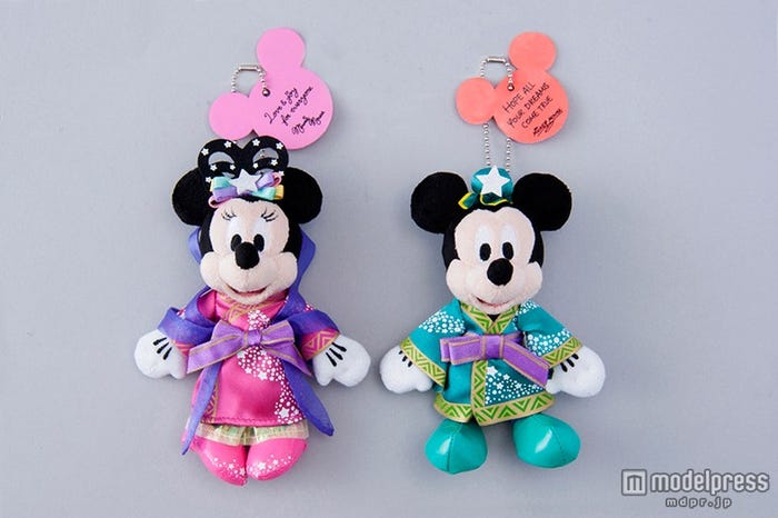 ペアぬいぐるみバッジ¥2800(C)Disney