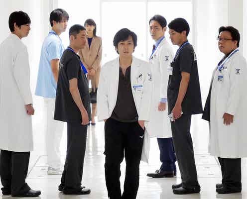 「ブラックペアン」佐伯(内野聖陽)に異変?渡海(二宮和也)・世良(竹内涼真)らがとった行動は…<第8話あらすじ>