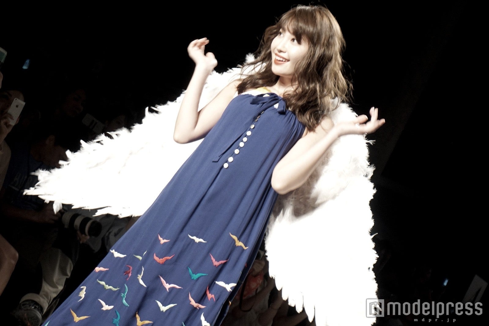 小嶋陽菜 梨花 水着ランウェイで天使の微笑み ハワイでホノルル ファッションウィーク開催 モデルプレス