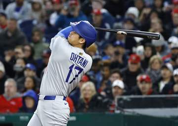 大谷翔平 激走二塁打に本拠地が大歓声！痛めている左膝を下にしてスライディング→バランスを崩す場面も 三塁にも全力疾走タッチアップで得点演出