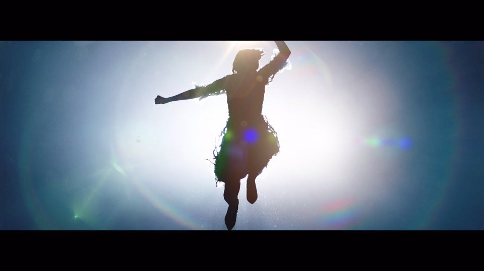 けやき坂46「ハッピーオーラ」MVより（提供写真）