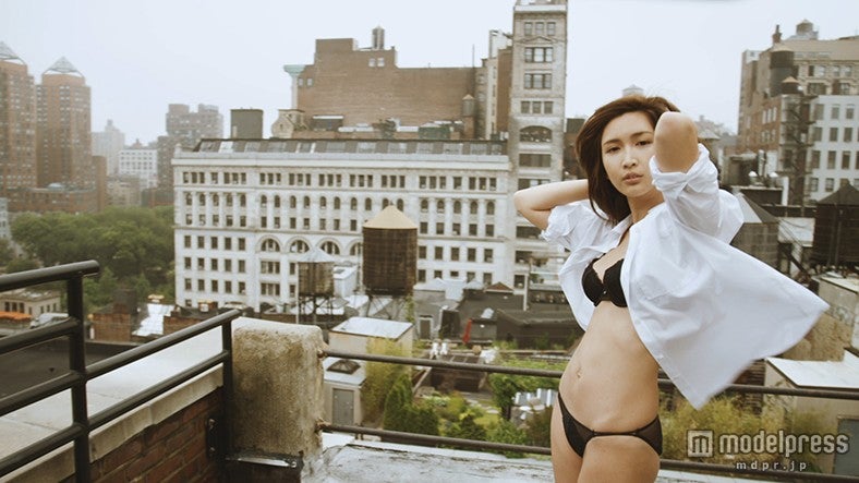 紗栄子／メイキングムービーより