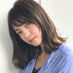 明るめアッシュブラウンで透明感のある髪色に♪