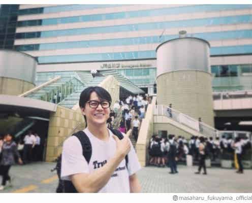 “品川駅にとけ込む福山雅治”が話題「これは気づかない」「オーラ自由自在のましゃ」