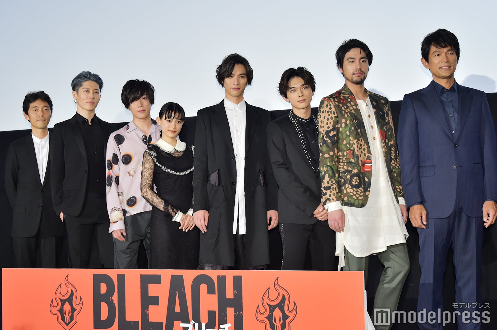 左から：佐藤信介監督、MIYAVI、早乙女太一、杉咲花、福士蒼汰、吉沢亮、小柳友、江口洋介 （C）モデルプレス