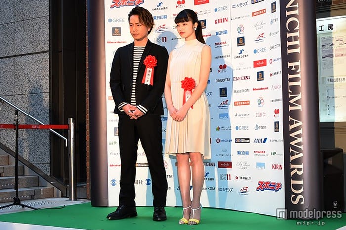 (左から)登坂広臣、小松菜奈