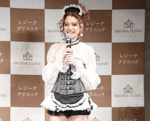 瑛茉ジャスミン、素肌透けるSEXYメイド姿で脚線美あらわ クリスマスの予定は?