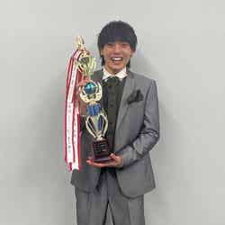 「専修大学ミスターコンテスト2022」でグランプリを受賞した堀士真之佑さん（提供写真）