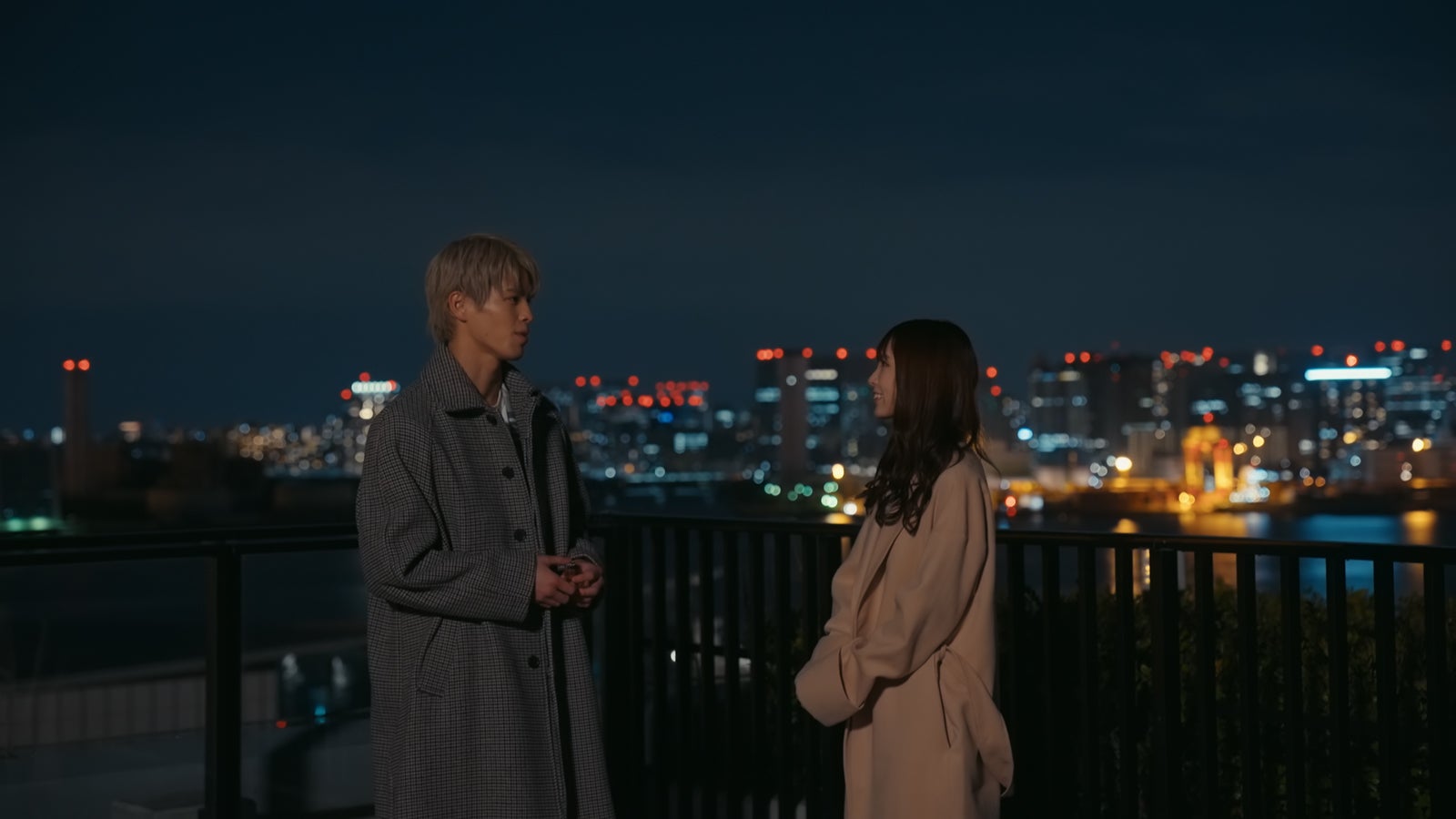 白鳥大珠、西村歩乃果／Netflix「オオカミちゃんには騙されない」第1話（C）Netflix