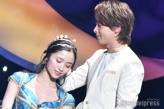 (左から)木下晴香、中村倫也(C)モデルプレス