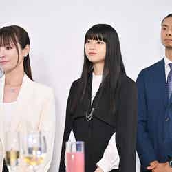 （左から）深田恭子、菊池日菜子、葵揚「１８／４０～ふたりなら夢も恋も～」第10話より（C）TBS