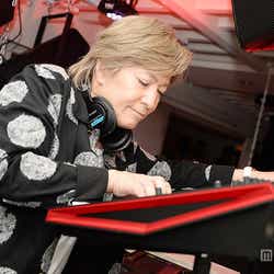 モデルプレス - 小室哲哉、globe「Is this love」など名曲で魅了 大人のラグジュアリー新パーティーにDJ出演