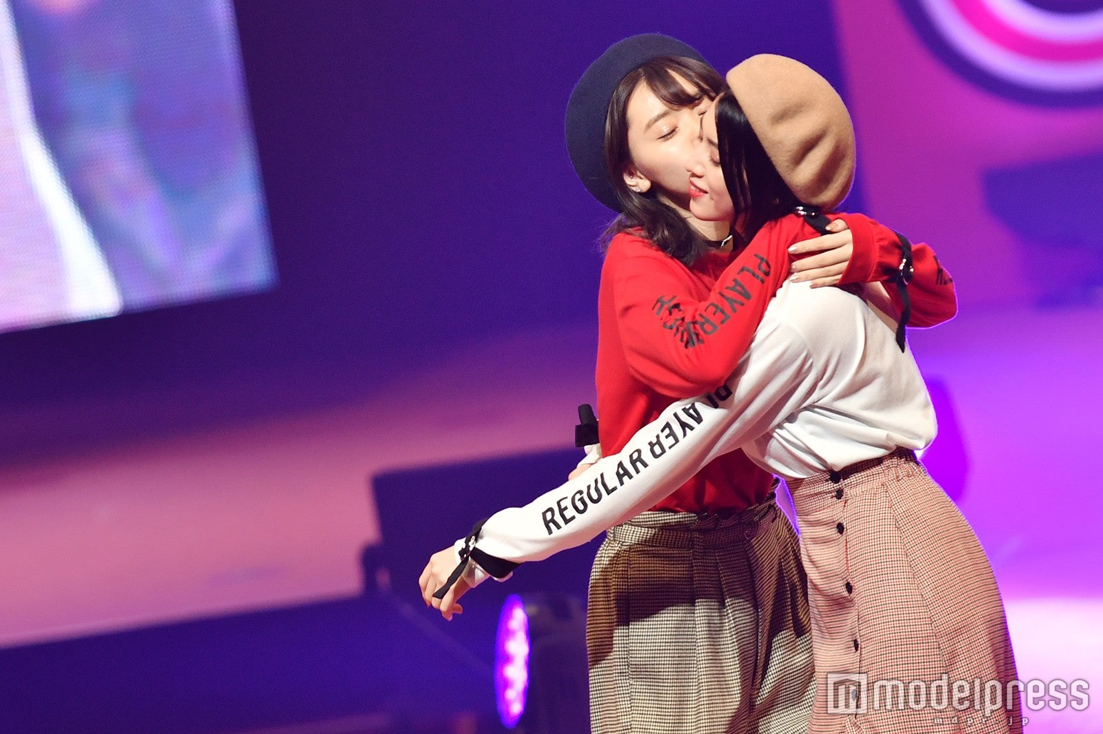 江野沢愛美＆三吉彩花（C）モデルプレス