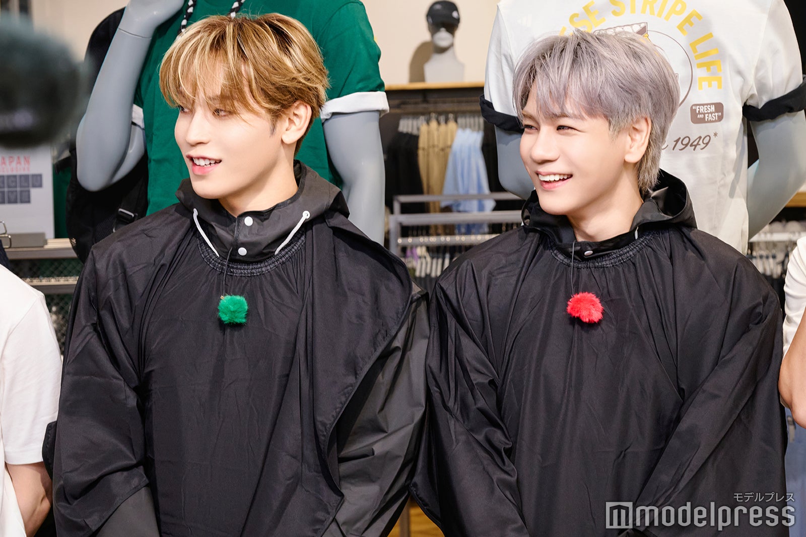 年上チームリーダー・與那城奨、年下チームリーダー・豆原一成（C）モデルプレス