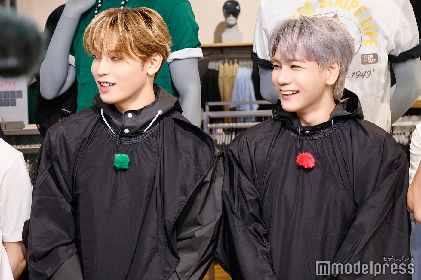 年上チームリーダー・與那城奨、年下チームリーダー・豆原一成(C)モデルプレス