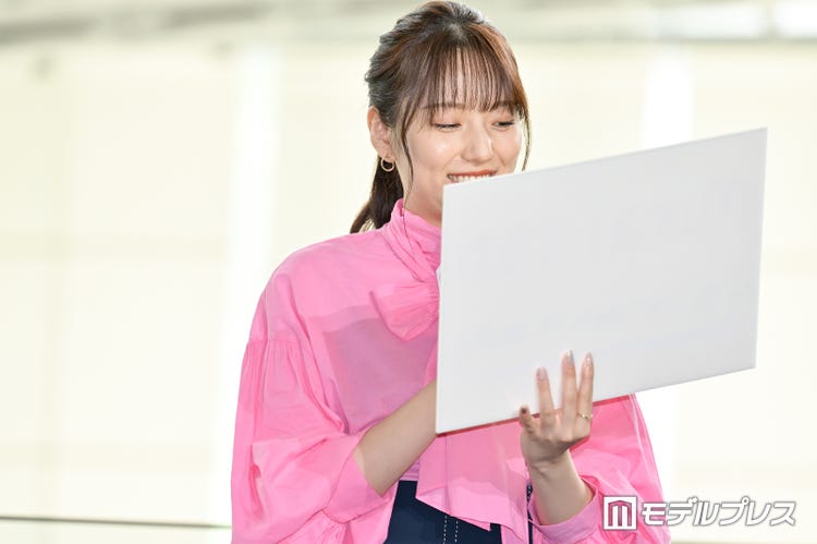 画像13 19 新内眞衣 飲食店バイト経験で得たこと 宇宙での 夢 も明かす モデルプレス