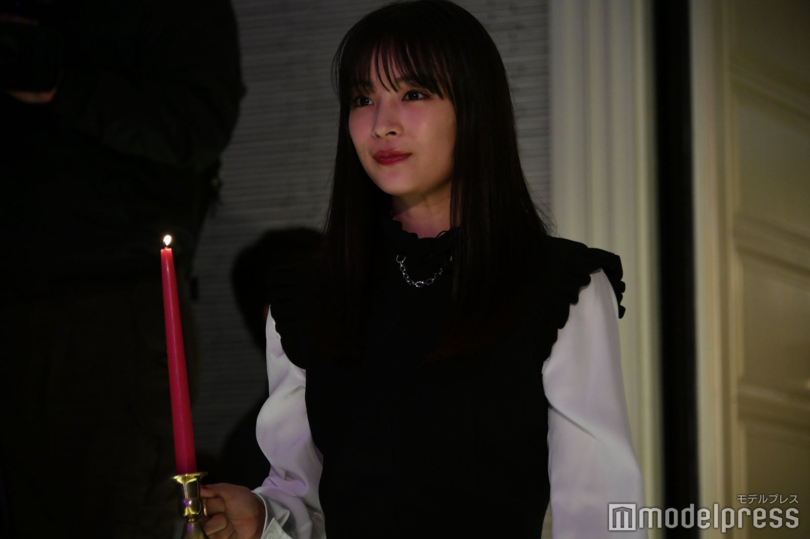 キャンドルを持って登場した広瀬すず（C）モデルプレス