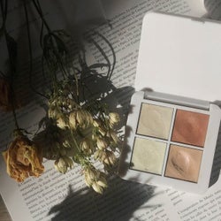 信者が続出するのも納得。rms beauty《ルミナイザー》でツヤ肌を偽装♡