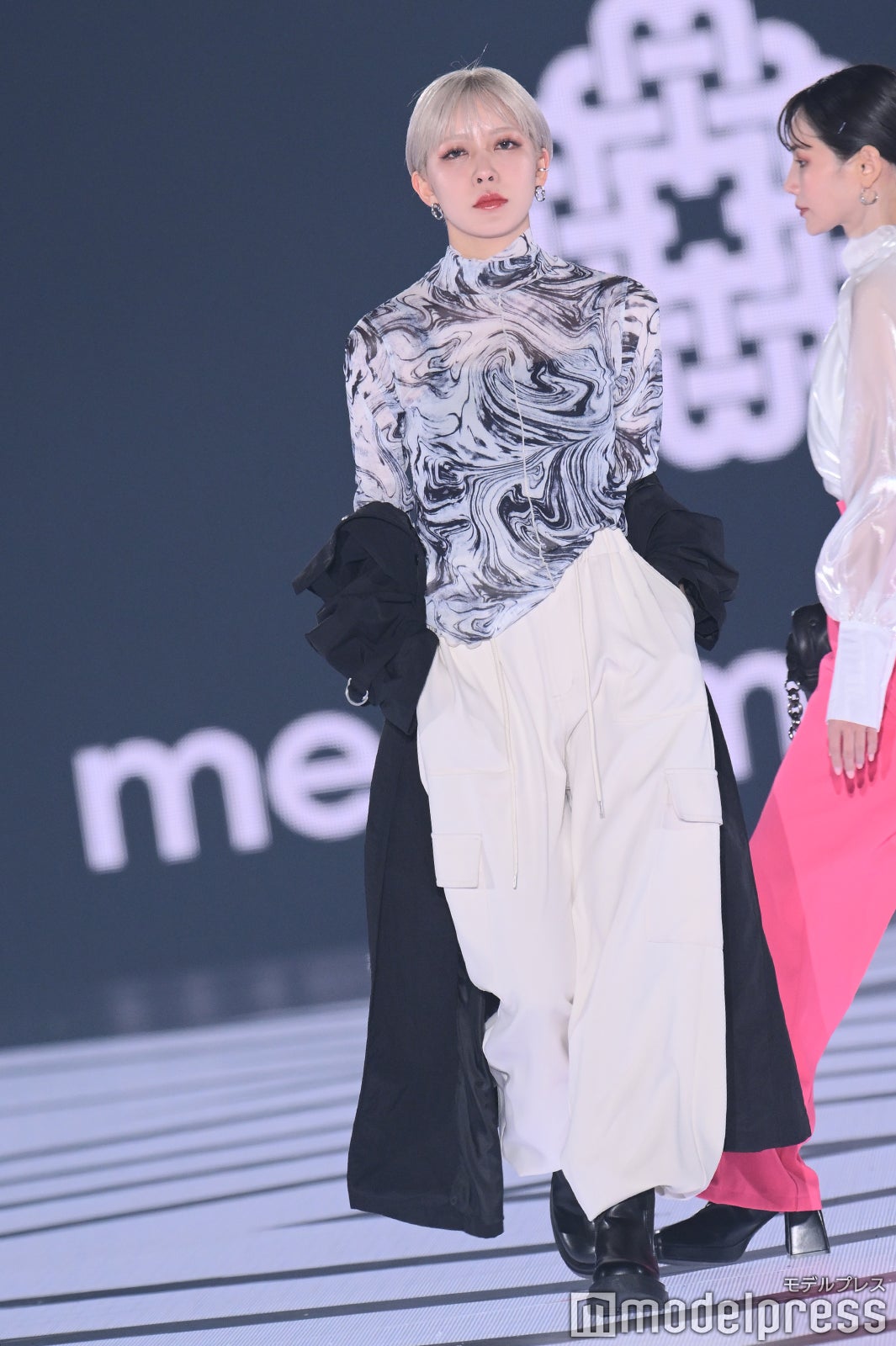 ハンチ「関コレ 2023 S／S」より（C）モデルプレス