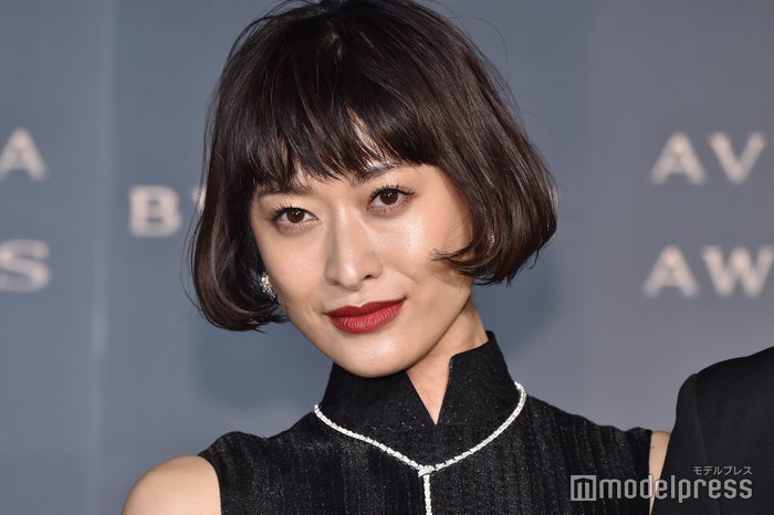 山田優 ショートヘアをさらにカット 美しい イケメン と反響 モデルプレス