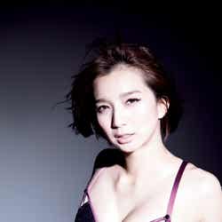 芹那初水着写真集「芹那 しるし」(講談社:2012年3月26日発売)より