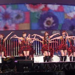 モデルプレス - AKB48がミニスカでトリ!K-POPガールズは“悪魔ちゃんダンス”で会場をメロメロに<ライブレポート>