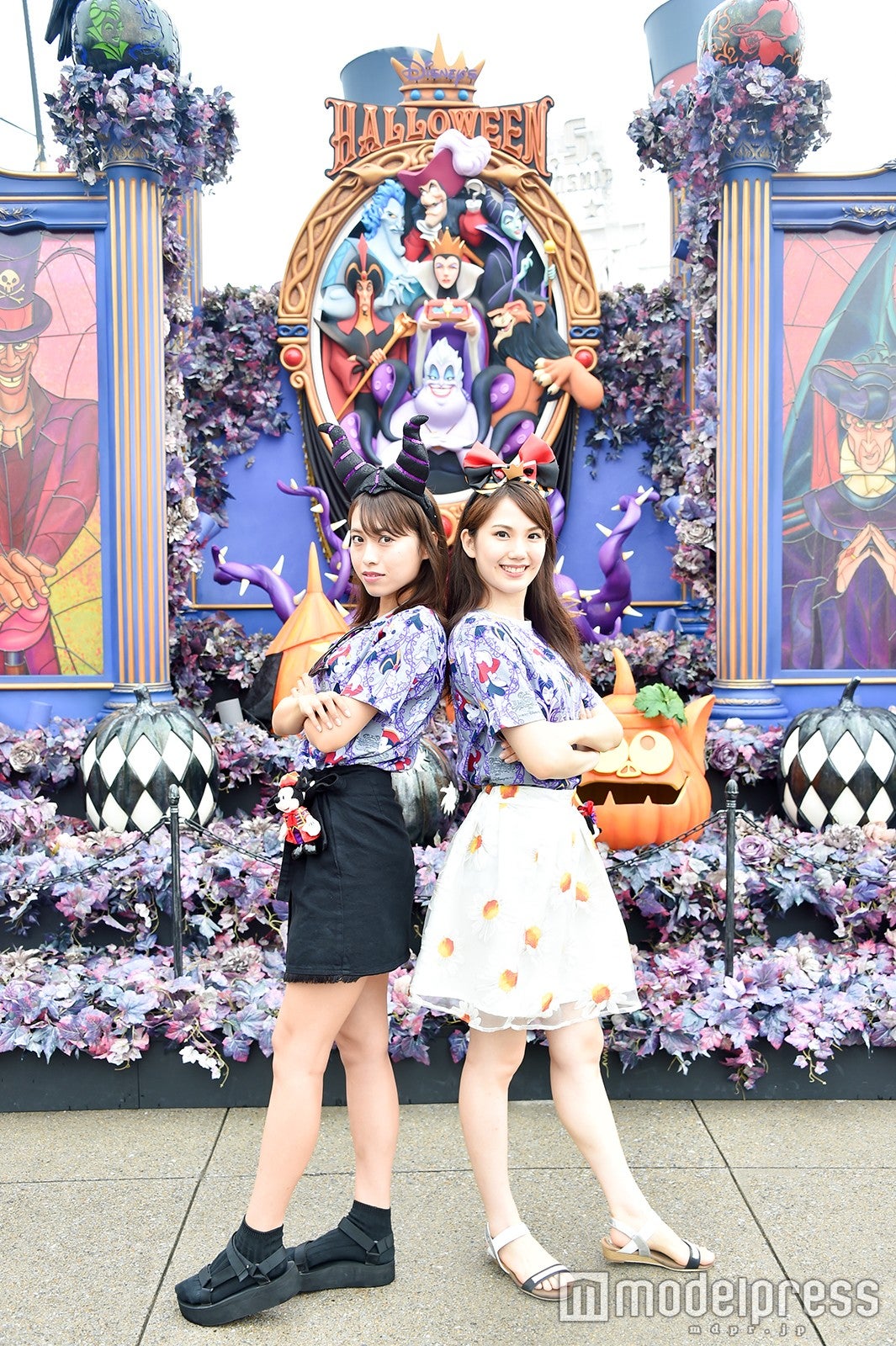 モデル：（左から）山本沙樹、松田佳奈子（C）モデルプレス（C）Disney